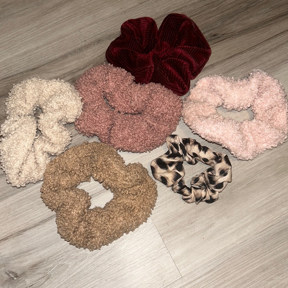 6 comfortable scrunchies ✨